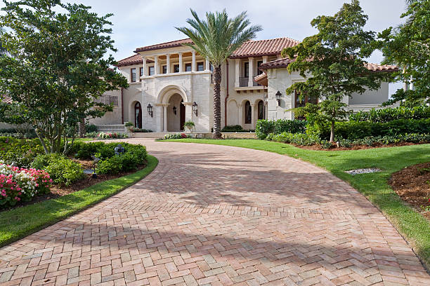 Best Driveway Paving Contractor  in Monticello, IN